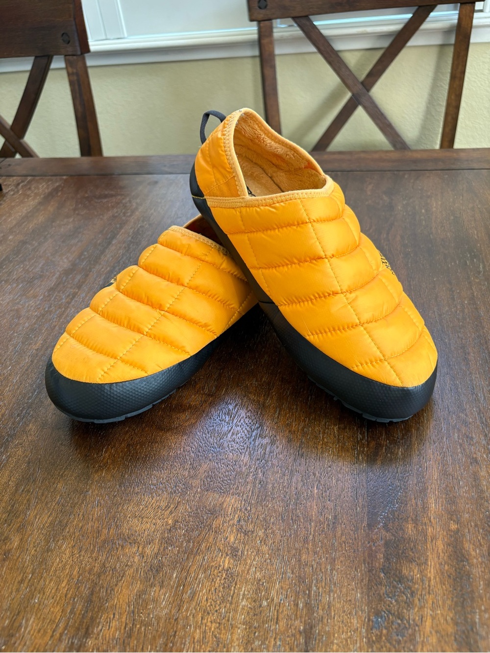 The North Face ThermoBall Mule V Mens 9 Yellow Traction Slipper Fuzzy Puffer
